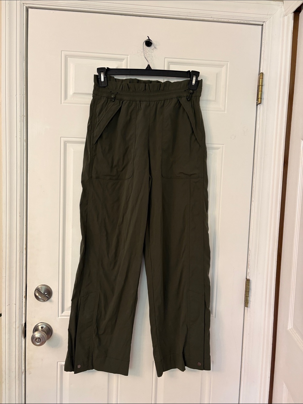 Athleta Trekkie High Rise Parachute Pant in Aspen Olive Size 4 - Picture 2 of 6